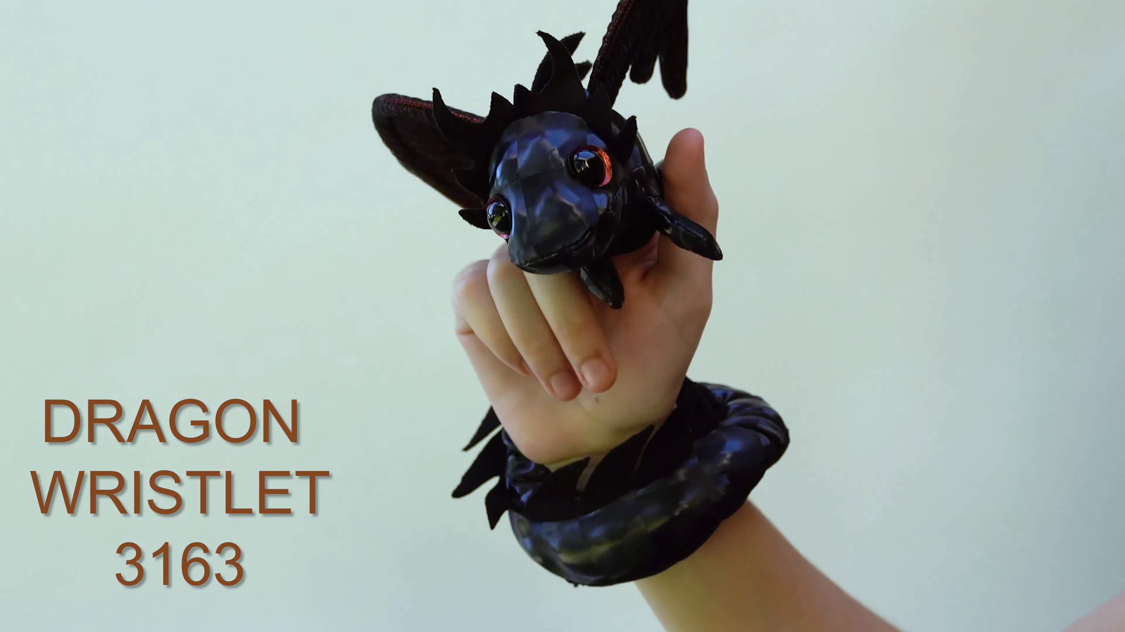 Video 1: Folkmanis Fingerpuppe Drachen Armband, schwarz