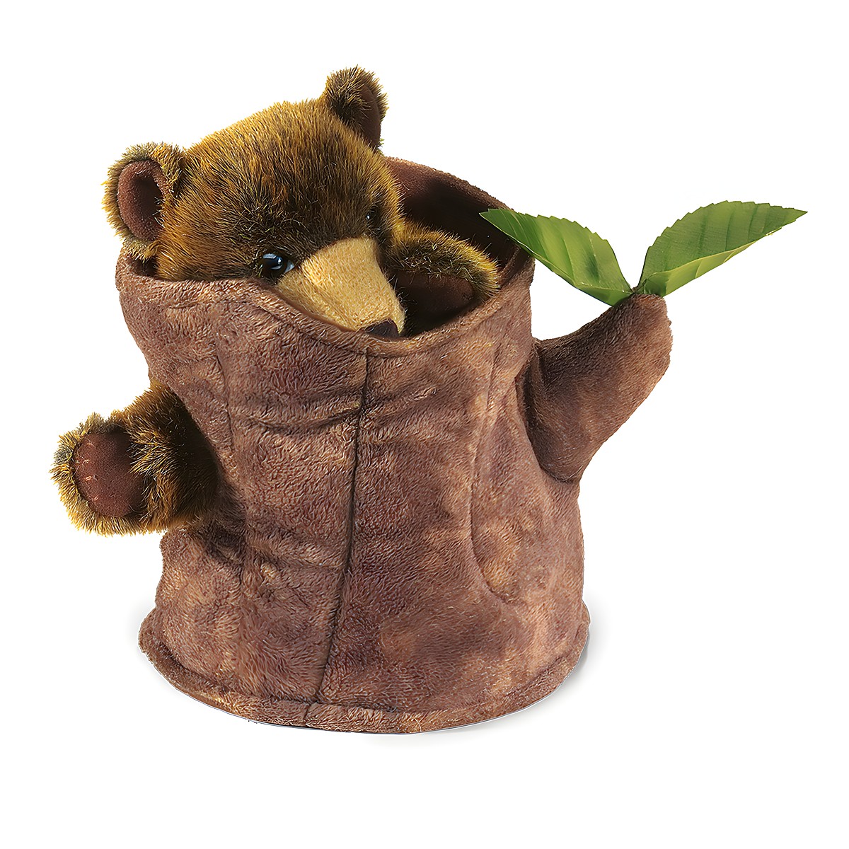 Folkmanis Handpuppe Bär im Baumstumpf aus braunem Plüsch, Bär lugt mit Pfoten und goldenem Schnäuzchen aus dem Stumpf, grüne Blätter seitlich
