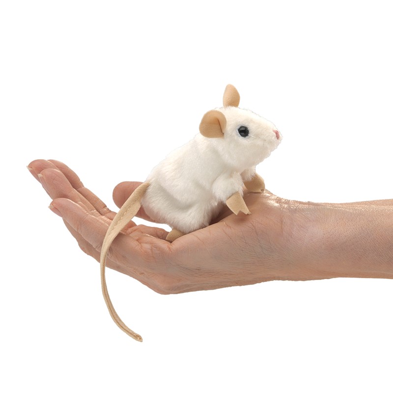 Folkmanis Fingerpuppe Mini Weiße Maus aus weißem Plüsch mit beigem Schwanz, auf einer Handfläche liegend