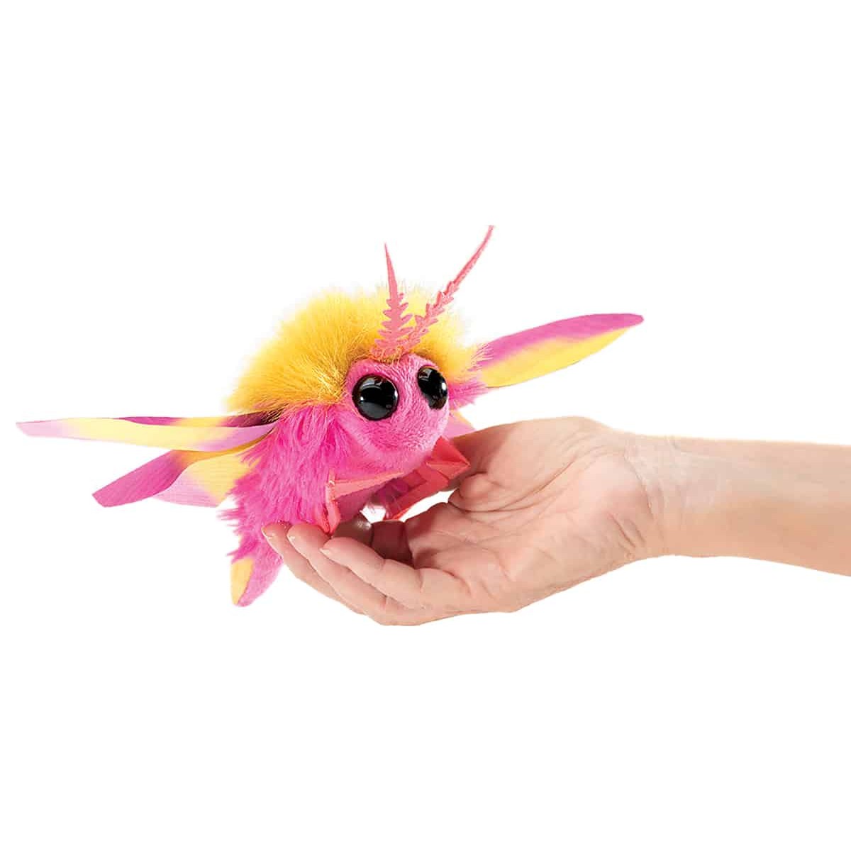 Folkmanis Fingerpuppe mini Rosa Ahornmotte in Pink und Gelb, auf einer Handfläche liegend, Frontalansicht