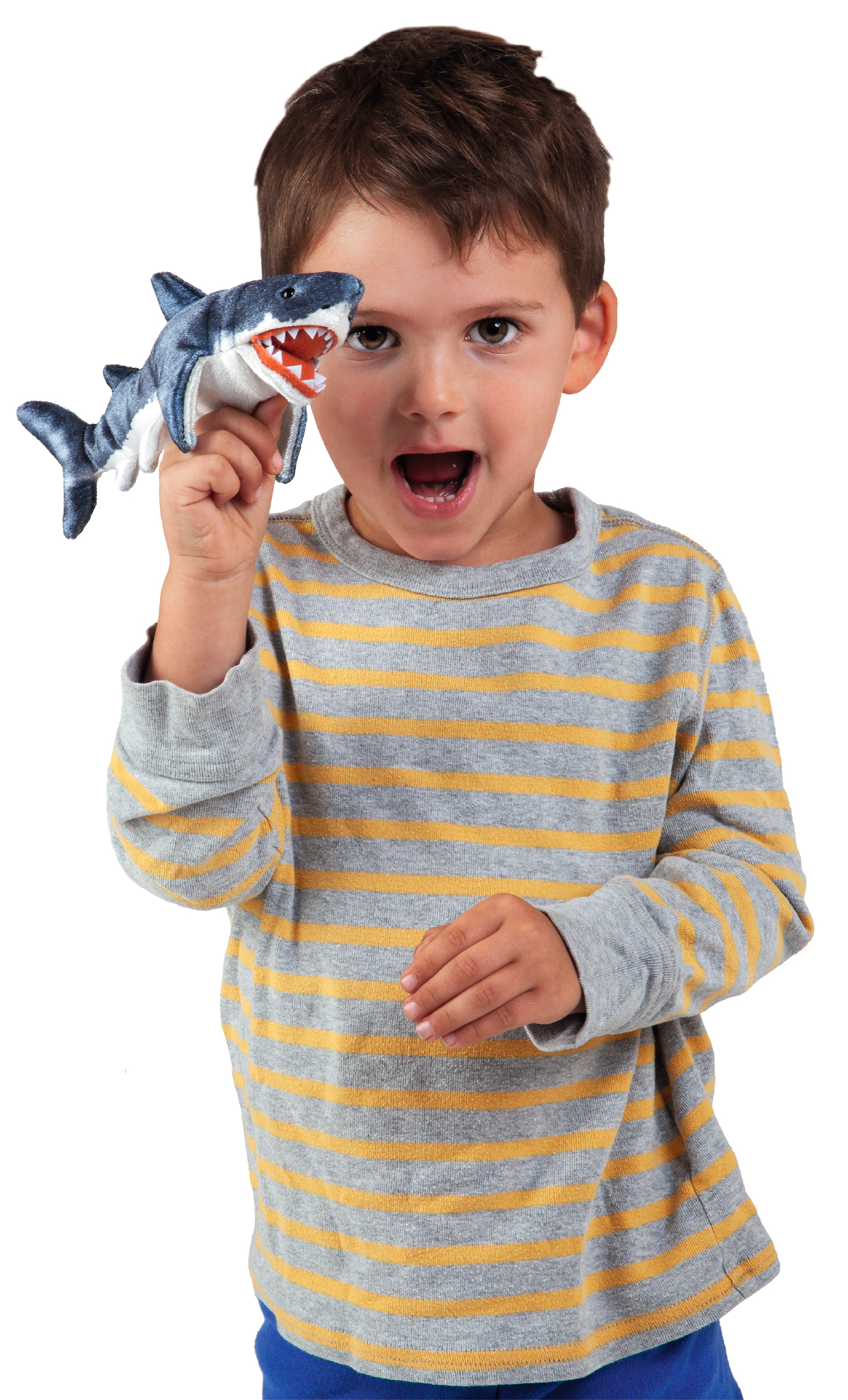 Junge hält Folkmanis Fingerpuppe mini Hai mit geöffnetem Maul und sichtbaren Zähnen auf dem Zeigefinger