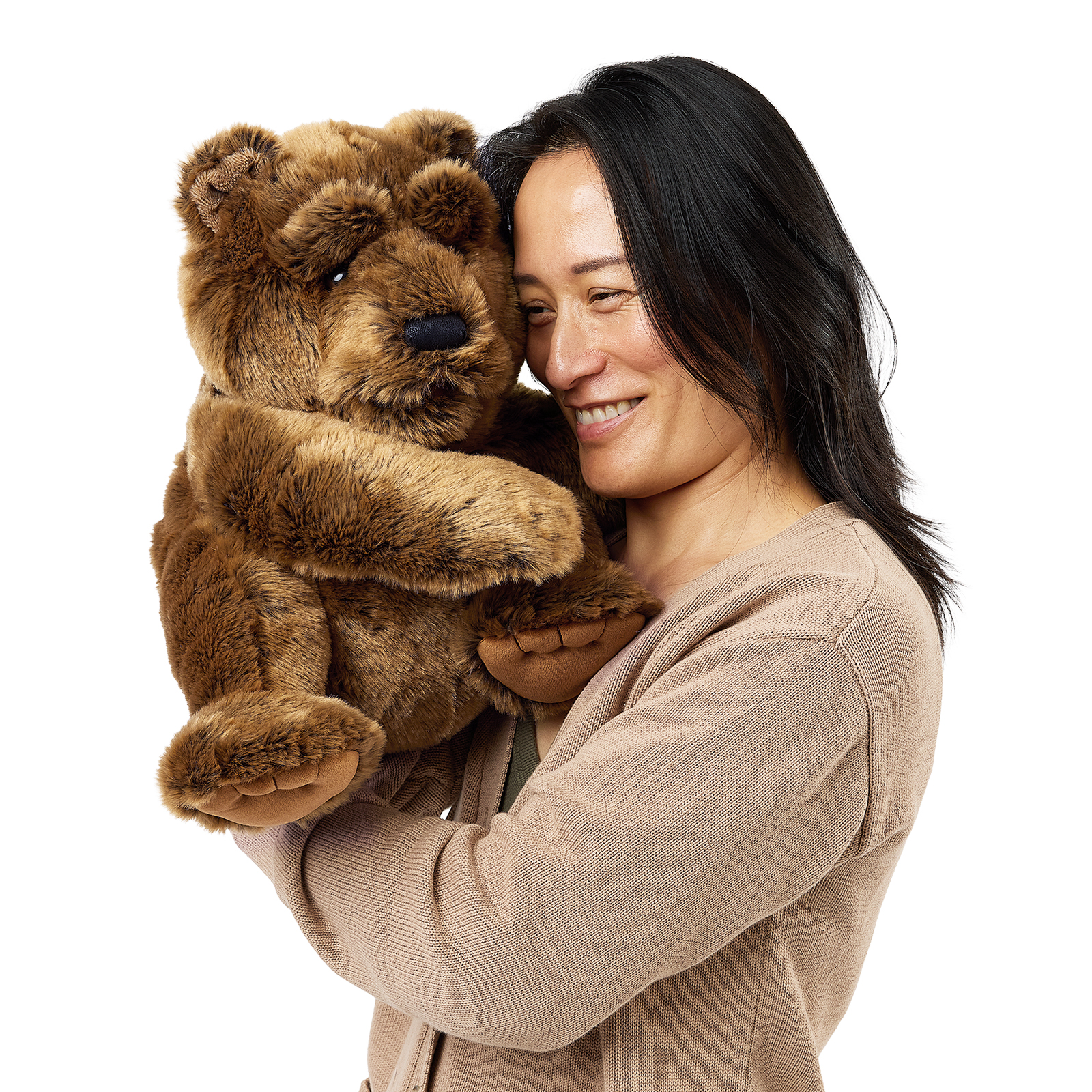 Folkmanis Handpuppe großer Bär an der Hand einer Frau, Wange an Wange, in Seitenansicht mit geschlossenem Maul.