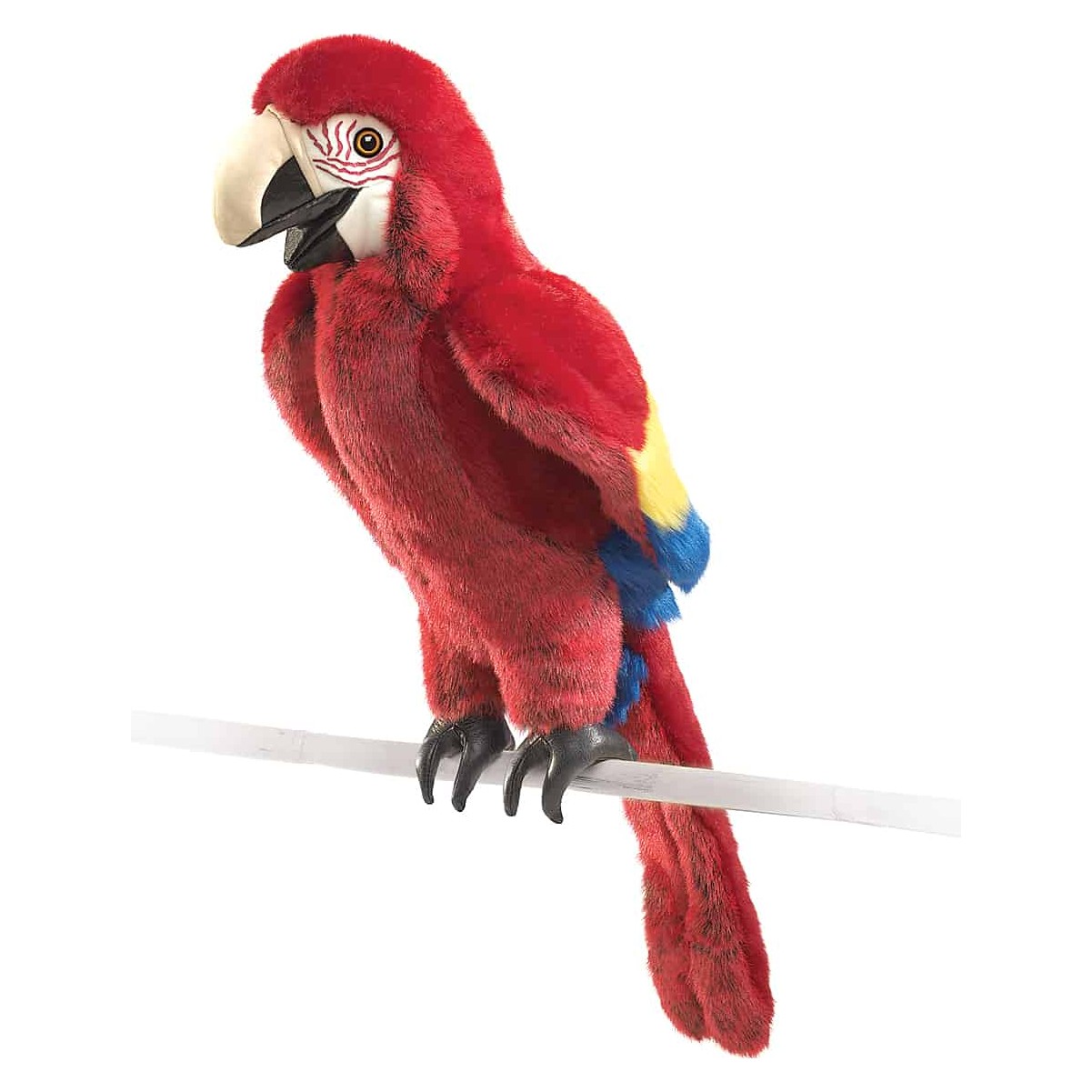 Folkmanis Handpuppe Ara in leuchtendem Rot mit gelb-blauen Flügelakzenten, auf einem Bambusstab sitzend, Seitenansicht