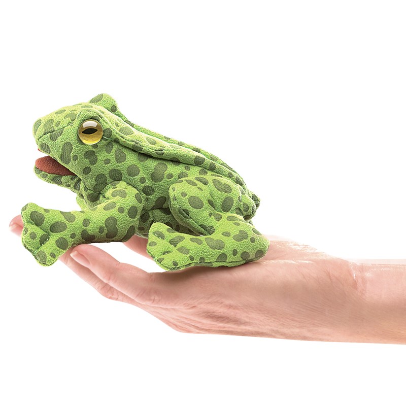 Folkmanis Mini-Fingerpuppe Frosch in Hellgrün mit dunkelgrünen Flecken, auf einer Hand liegend, Seitenansicht