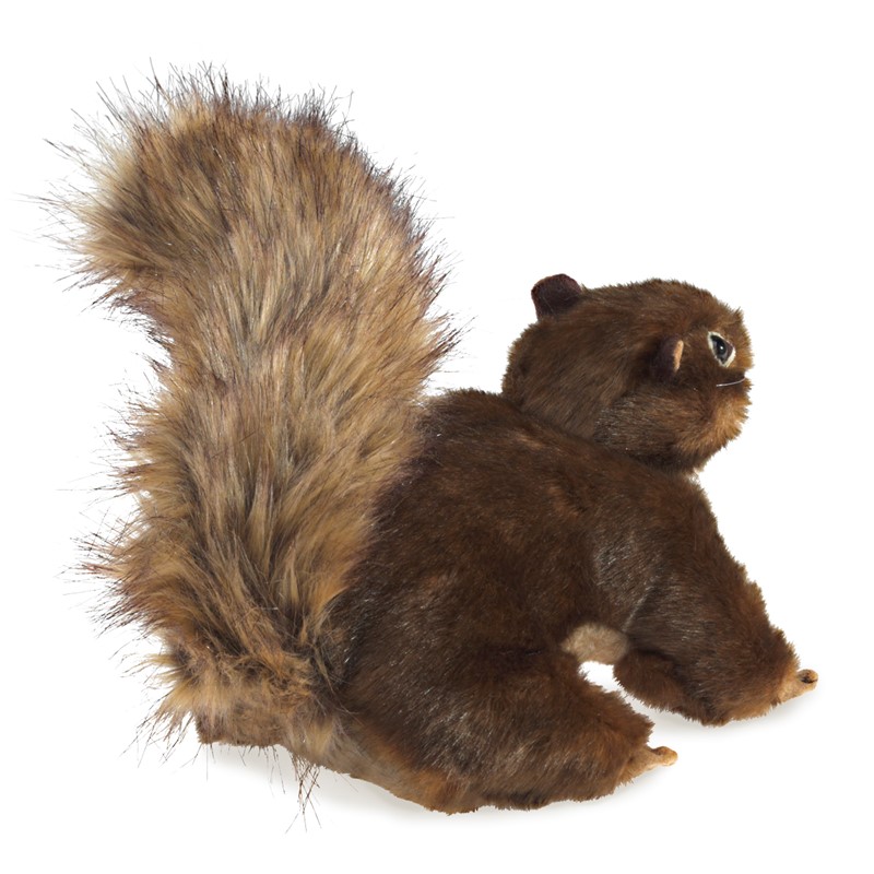 Folkmanis Handpuppe rotbraunes Eichhörnchen mit buschigem Schwanz, in sitzender Pose, Schrägansicht