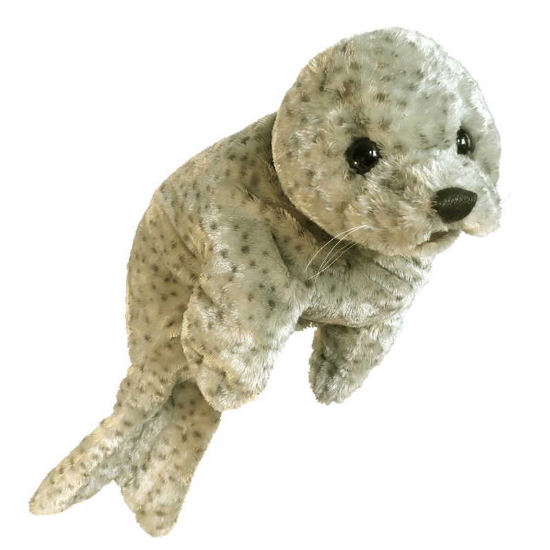 Folkmanis Handpuppe Seerobbenbaby in hellem Grau mit dunkelbraunen Flecken, schwarzen Glasaugen und Schnurrhaaren, Schrägansicht