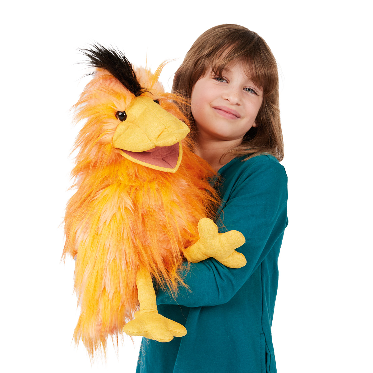 Folkmanis Handpuppe alberner Vogel in Orange mit schwarzem Haarschopf und gelbem Schnabel, von einem Kind gehalten