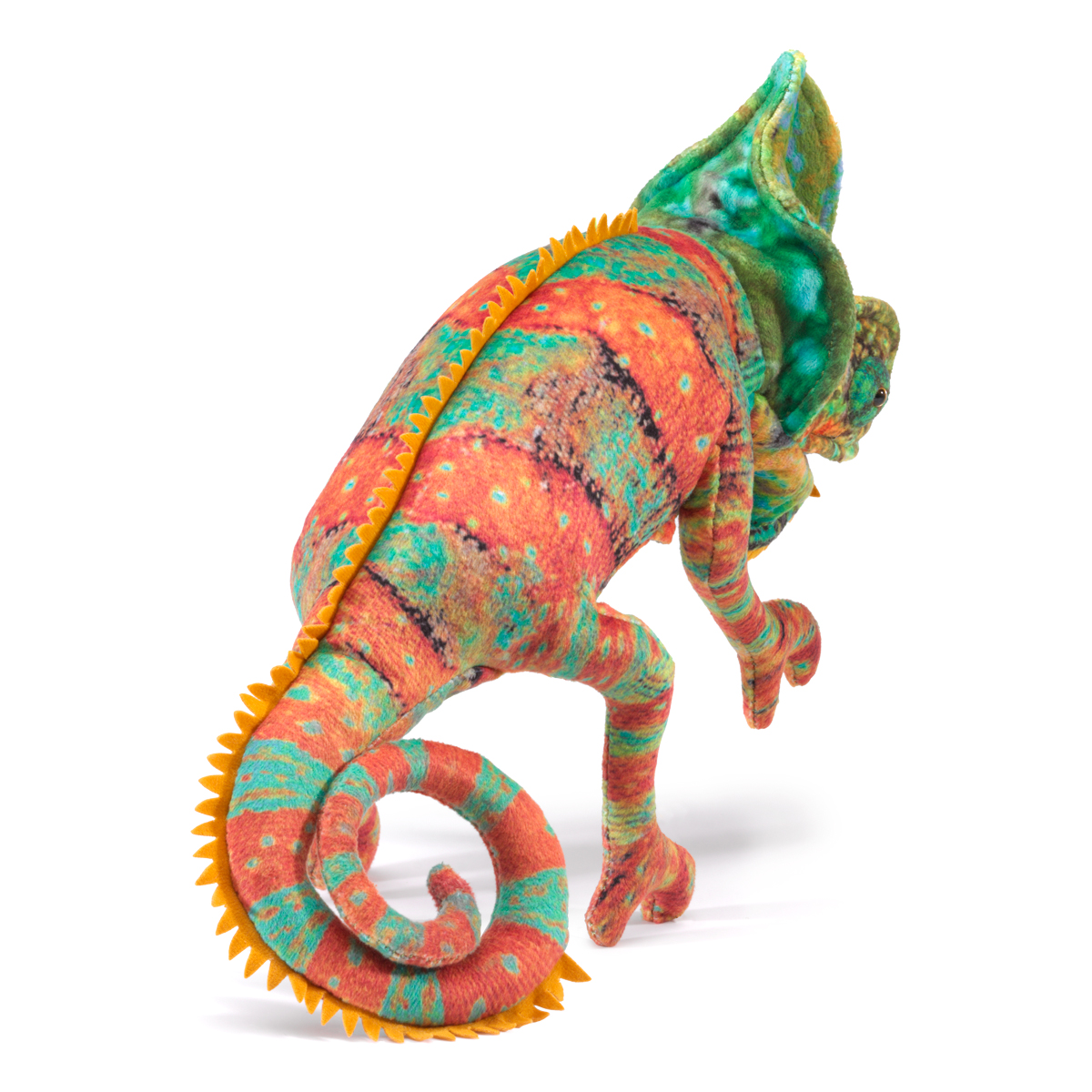 Folkmanis Handpuppe kleines Chamäleon in Orange-Grün mit geringeltem Schwanz und gelbem Rückenkamm, Schrägansicht von hinten