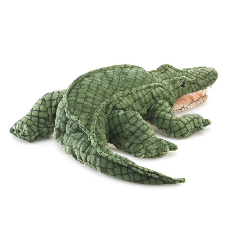 Folkmanis Handpuppe Alligator in Dunkelgrün mit genähtem Schuppenmuster, geöffnetem Maul und seitlich ausgebreiteten Beinen, Schrägansicht
