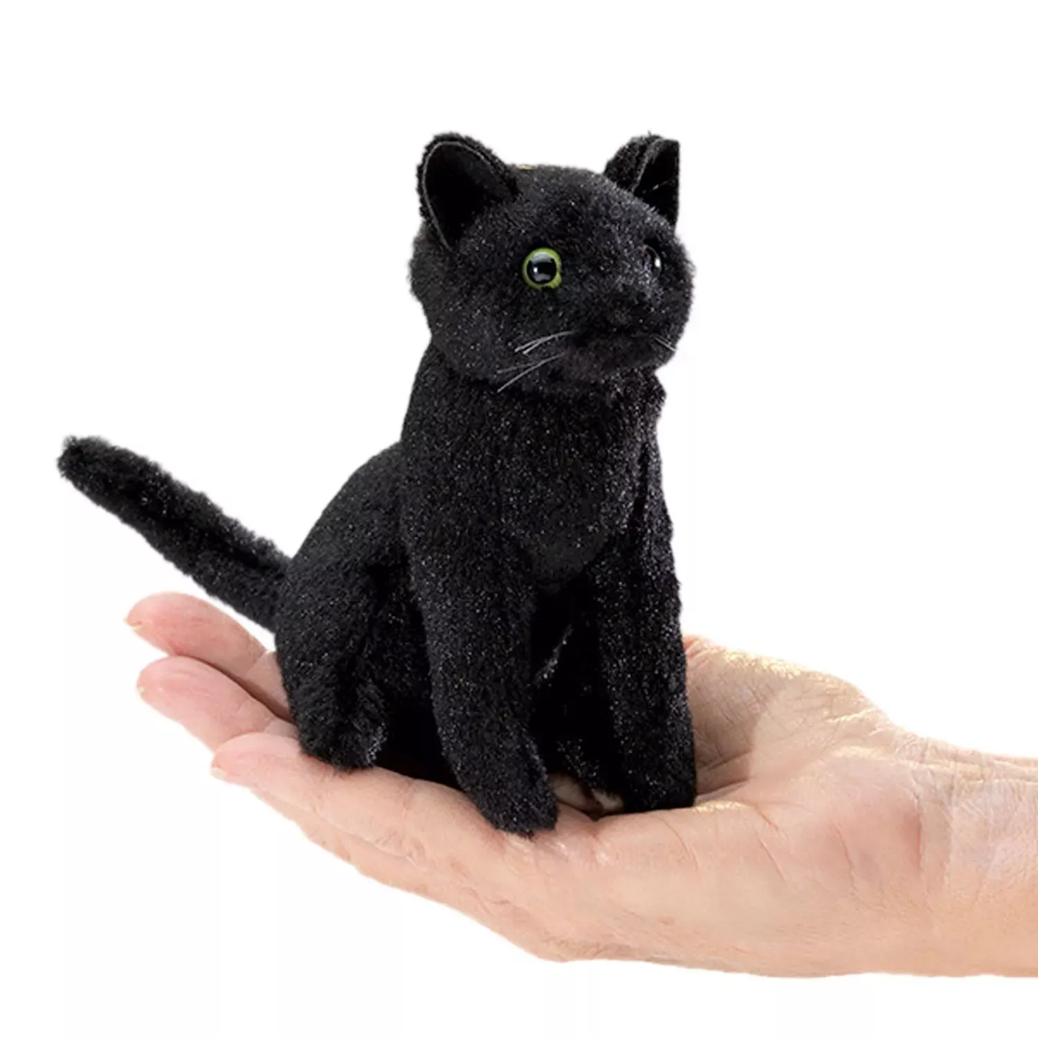 Folkmanis Fingerpuppe Mini schwarze Katze mit grünen Augen, sitzend auf einer Handfläche, Größenvergleich