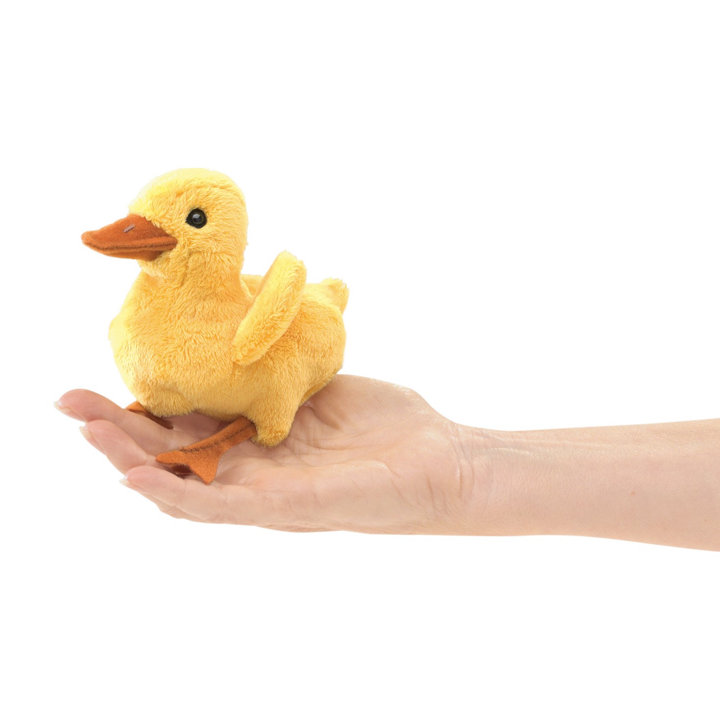 Folkmanis Fingerpuppe mini Entenküken in Gelb mit orangem Schnabel, auf einer flachen Hand sitzend, Seitenansicht