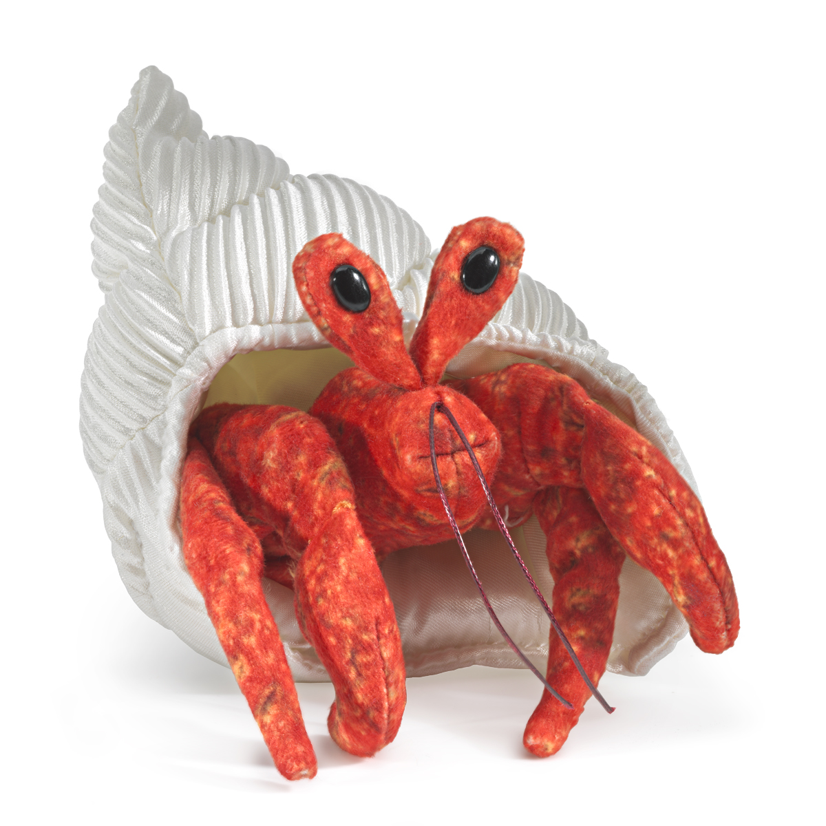 Folkmanis Fingerpuppe mini Einsiedlerkrebs in Rot-Orange lugt aus weißem Stoffschneckenhaus, schwarze Knopfaugen, Frontalansicht