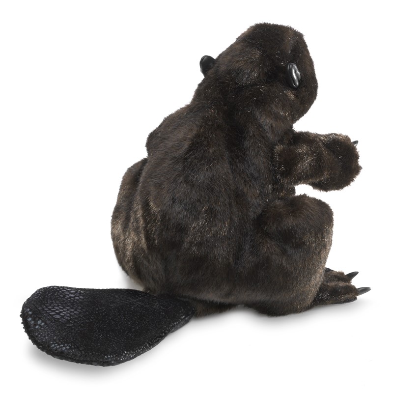 Folkmanis Handpuppe Biber in dunkelbraunem Plüsch mit strukturiertem Schwanz, sitzend von schräg hinten