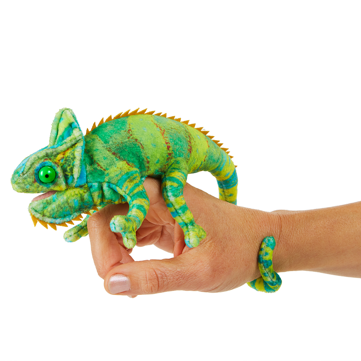 Folkmanis Fingerpuppe mini Chamäleon in Grün-Gelb mit geringeltem Schwanz sitzt auf einer Hand, Seitenansicht