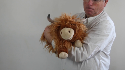 Folkmanis Highland Cow Hand Puppet Demo 2